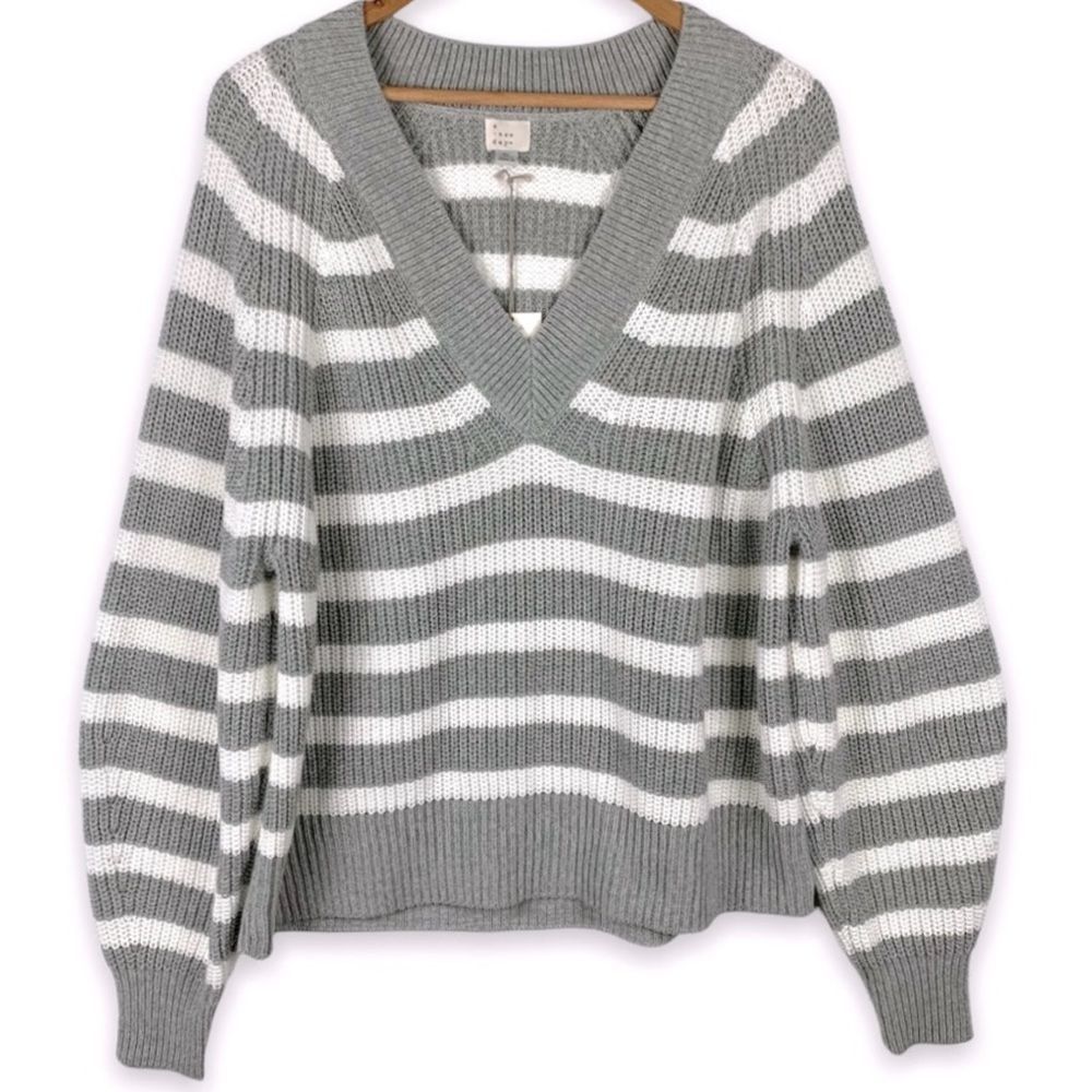 A New Day Womens M Sweater Gray White Stripe V Neck Chunky Knit Balloon Sleeve